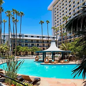 Hotel Angeles Airport Marriott